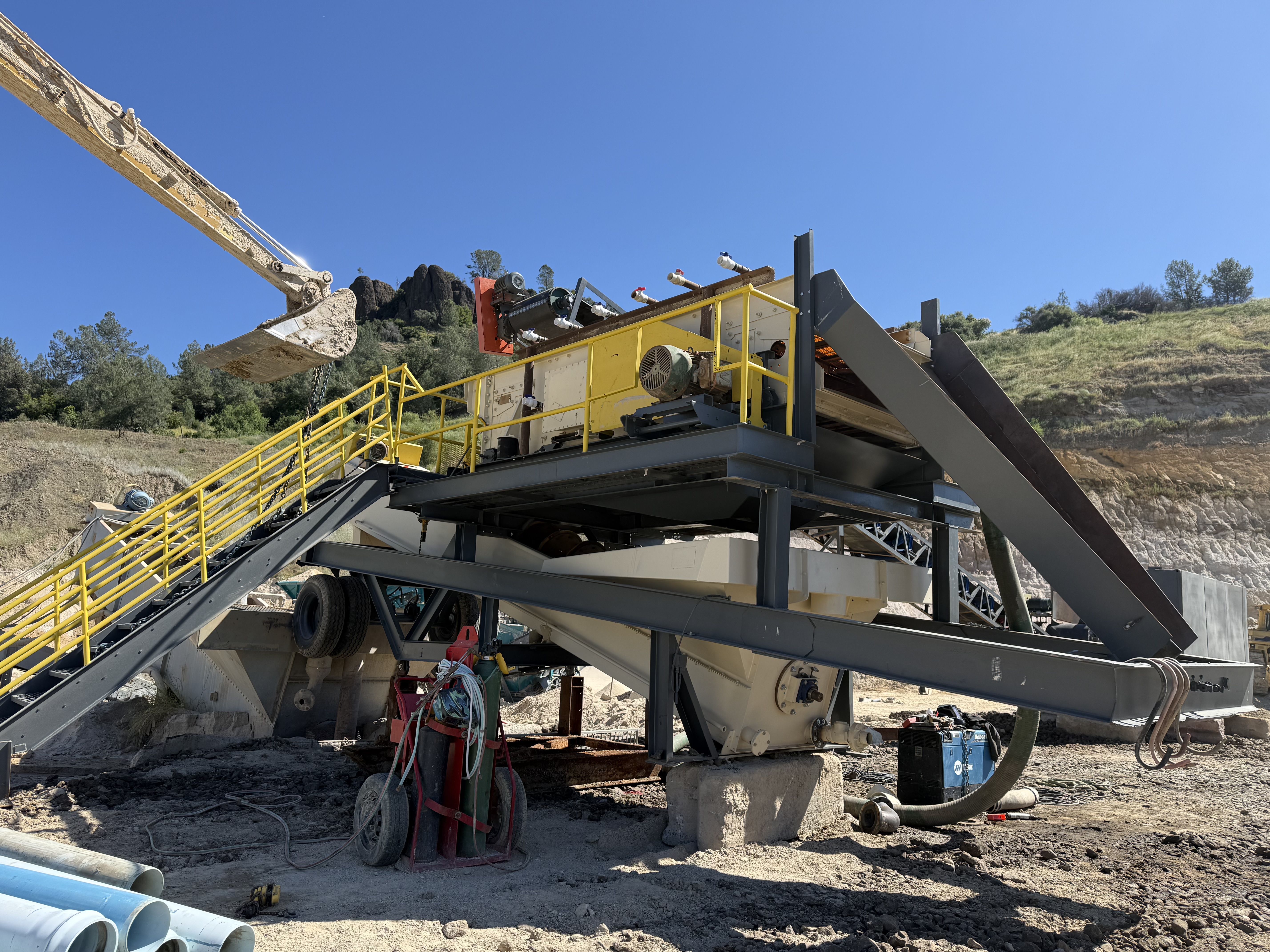 Rebuilt Apache conveyors in Tan and Grey paint with new CEMA components and Worldwide Electric drives