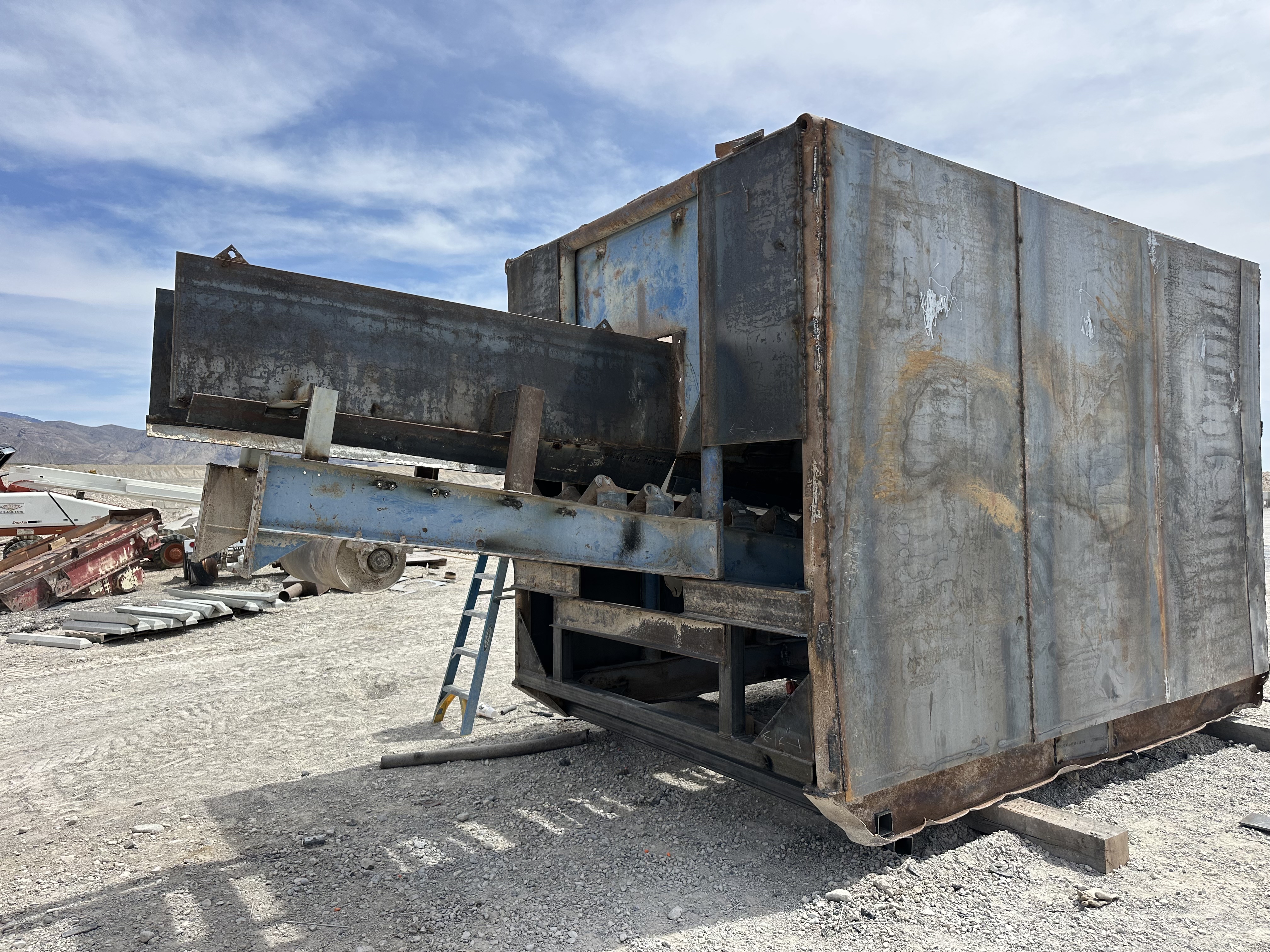 Heavy duty pit feeder before rebuild showing worn hopper and belt