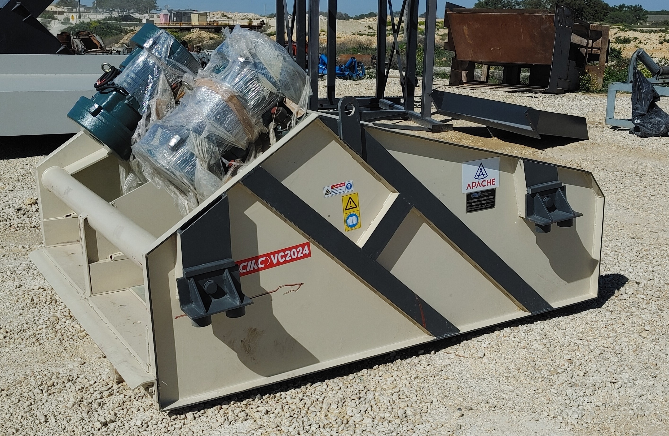 VC Reverse Incline Dewatering Screen - additional view